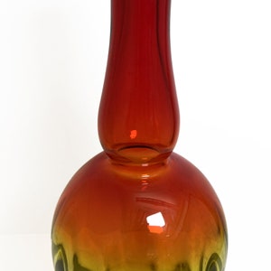 Vintage Blenko Amberina Art Glass Bell Shaped Decanter with Stopper, Joel Philip Myers, is in a retro design. The pontil mark shows authenticity of the blown glass.