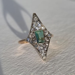 Antique Art Deco emerald and diamond navette ring in 18k gold, old European and old mine cut diamond ring