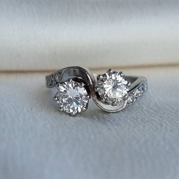 Modern Toi Et Moi Engagement Ring With 169 Ct Brilliant Cut Etsy Ireland Modern Toi Et Moi Engagement Ring With 169 Ct Brilliant Cut Etsy Ireland