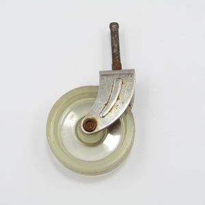 Roulette vintage 2,5" de diamètre 3/4" de largeur en plastique acrylique transparent Lucite pour chariot MCM Furniture