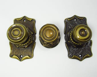 Pomo de puerta interior con placa posterior, estilo carruaje Amerock vintage, estilo inglés antiguo, con detalles de cuerda trenzada.