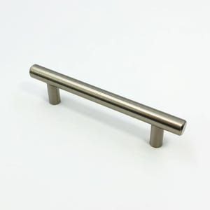 Tirador de cajón de 10 cm (4") entre centros – Barra en T plateada, níquel satinado, estilo moderno, elegante y minimalista para armarios de cocina y baño, cómodas y roperos.