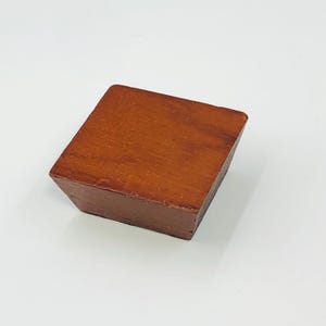 Vintage handgefertigter quadratischer Holzblockknopf 4,5 cm konischer Möbelknauf Mid Century Modern Minimalist geometrischer Holzknauf
