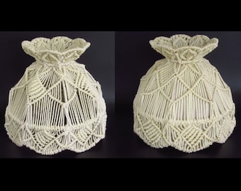 Vintage Makramee Parlour Bell Lampenschirm 16x15 Creme Off White Scallop Handgewebt Großes Boho Dekor 1970er Jahre