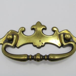 Drop Bail Pull - 3 &quot;Zentren - DISTRESSED Fester Griff Gold Chippendale verzierten Griff für Küchenschrank Schranktür Kommode Schublade