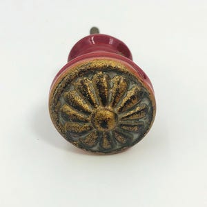 Vintage Dark Red Ceramic Pedestal Drawer Knob Antique Brass Floral Center Cabinet Pull Classic Elegant Furniture Hardware 1.25 Inch