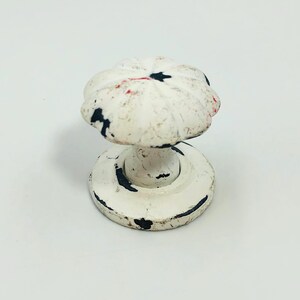 Vintage Shabby Chic Distressed White Cast Iron Cabinet Knob with Backplate Fluted Metal Drawer Pull