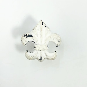 Vintage Vit Fleur de Lis Gjutjärnsknopp Slitstark Skåphandtag Kraftig Shabby Chic Möbler Rustik Fransk Lantlig Inredning