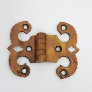 Antique Iron Butterfly Offset Hinge – Ornate Chest / Trunk Surface Hardware – Thick Forged Metal 1890–1915 Restoration Architectural Salvage