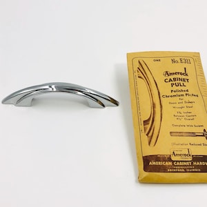 Vintage Chrome Drawer Pull 2.75" Centers NOS Silver Atomic MCM Cabinet Handle, Streamlined Art Deco Kitchen Hardware, 1950s Retro Cafe Decor