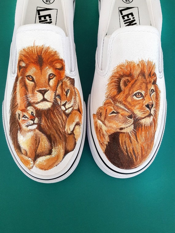 Safari Birthday Lion y Lioness Painted Sneakers Furgonetas - Etsy España