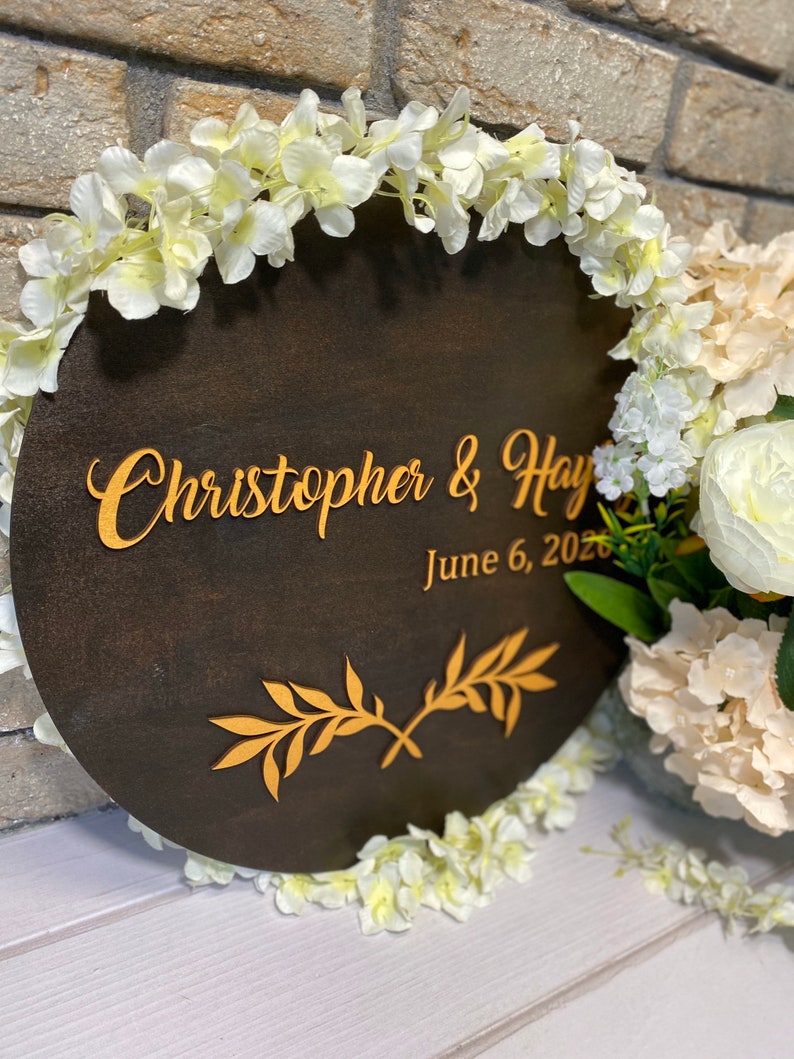 Last name Wedding guest book alrernative Wooden round wedding guest book sign Round guestbook alternative Round wedding wooden sign