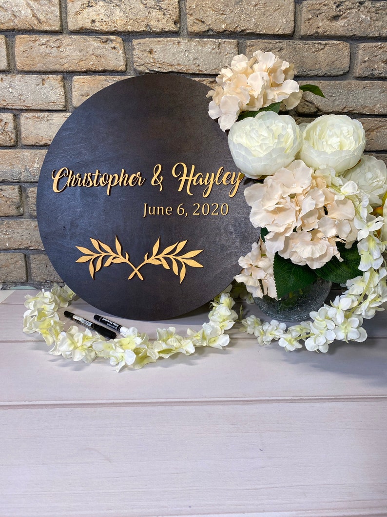 Last name Wedding guest book alrernative Wooden round wedding guest book sign Round guestbook alternative Round wedding wooden sign