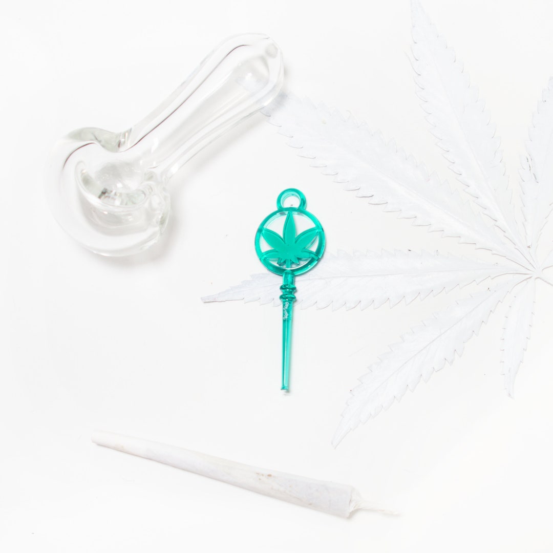 Leaf | Pipe Poker Keychain | Smoking Accessory & Tool | Tobacco Packer | Kush Key | Green
