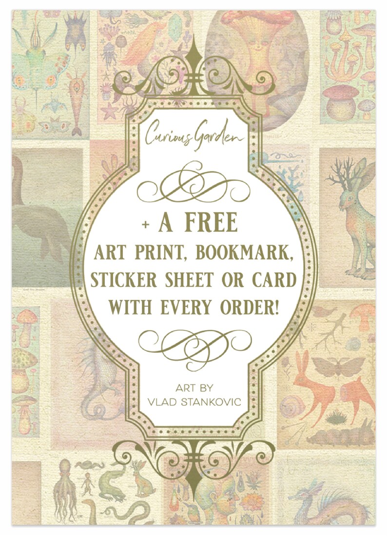 Puede incluir: Una impresi&oacute;n art&iacute;stica estilo collage con un fondo crema y varias ilustraciones de criaturas y plantas fant&aacute;sticas. El dise&ntilde;o central presenta el texto "Curious Garden" y "+ A FREE ART PRINT, BOOKMARK, STICKER SHEET OR CARD WITH EVERY ORDER!"