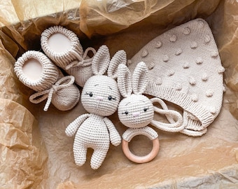 Neutral Bunny baby gift box for pregnant sister Woodland baby toy Expecting mom gift box