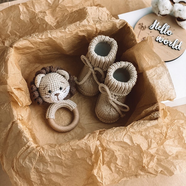 Lion baby gift set for pregnant sister, Oat cotton bonnet, dummy clip and rattle newborn set, Lion baby gift set for pregnant friend