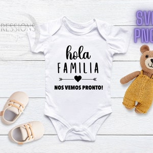 Hola Familia SVG, Spaanse Baby Reveal Onesies SVG en PNG, Baby digitaal ontwerp voor snijmachines en sublimatie, diseño digital de bebe