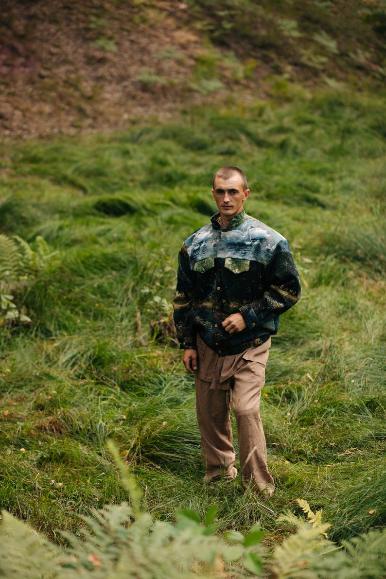 Bomber Tapestry with swans. Tapestry carpet jacket with animal print, bomber jacket. Upcycling image 9