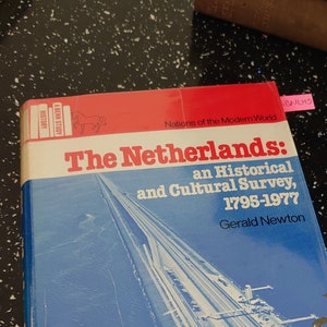 The Netherlands: An Historicaland Cultural Survey, 1795-1977 (Nations of the Modern World) Newton, Gerald