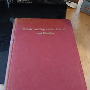 Metalle für Überschallflugzeuge und Flugkörper Grobecker, D.W.