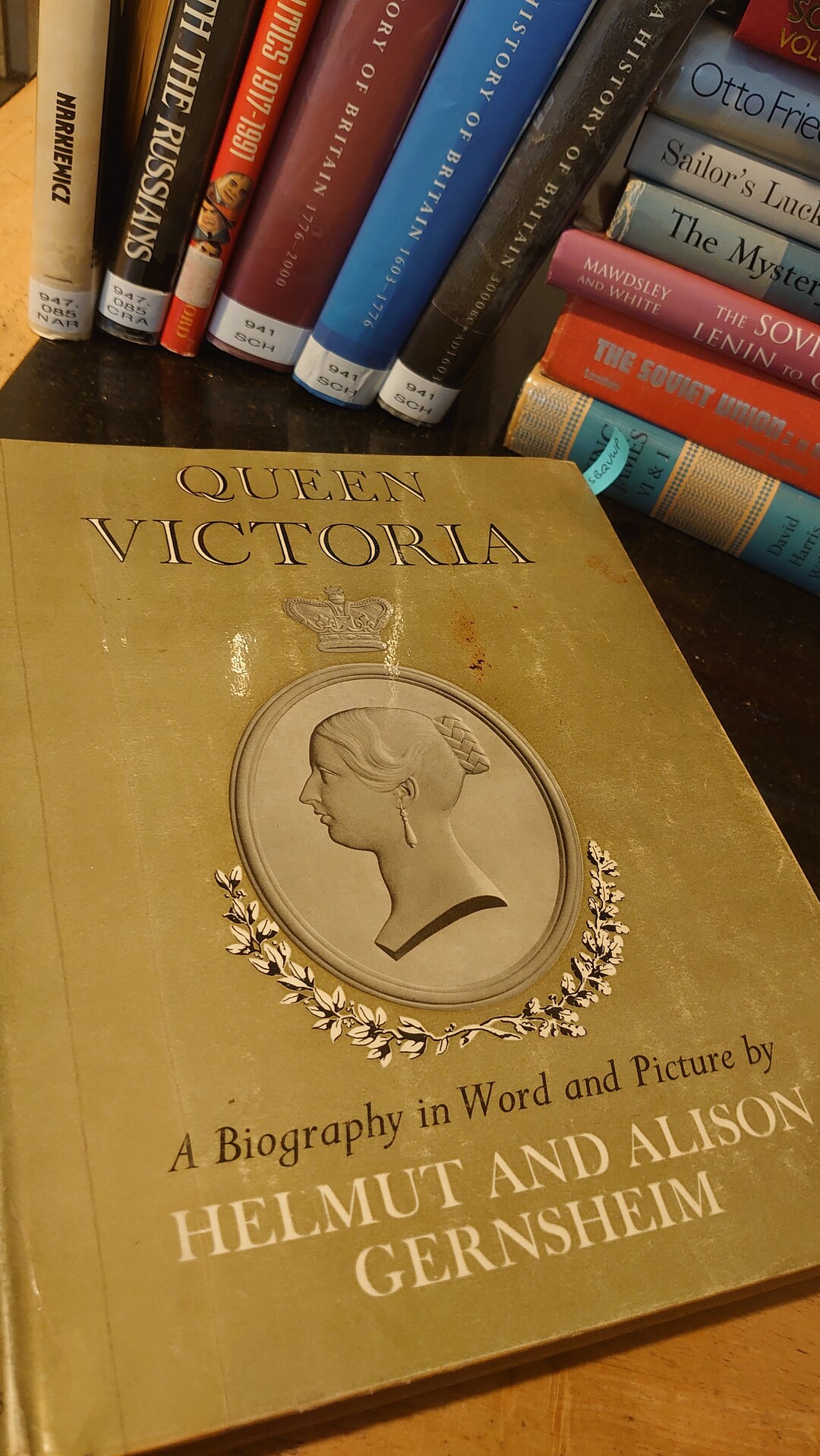 Queen Victoria - A Biography in Word and Picture [hardcover] Gernsheim ...