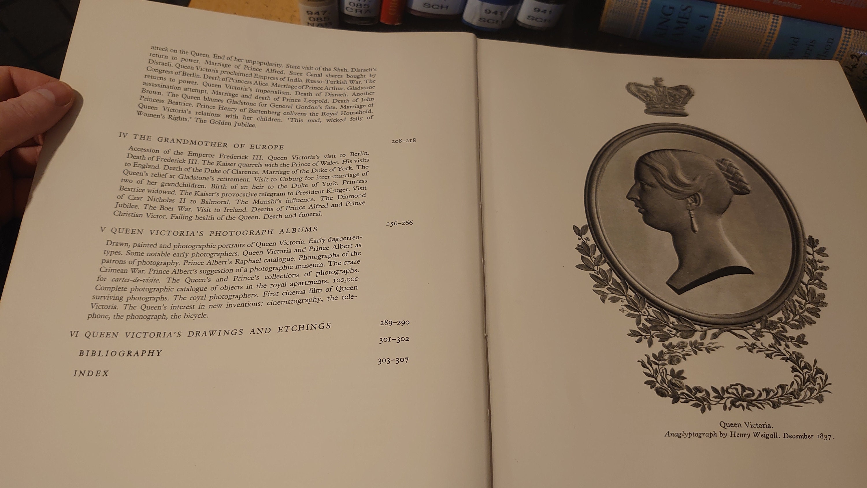 Queen Victoria - A Biography in Word and Picture [hardcover] Gernsheim ...