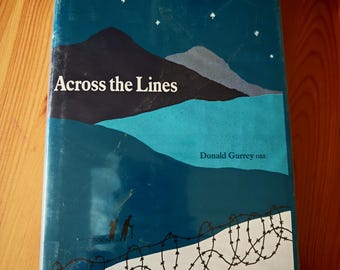 Across the Lines: Relato de las operaciones de inteligencia y sabotaje del Eje en Italia, 1943-45 [1994] Gurrey, Donald y Burgess, Edward. VG Cond