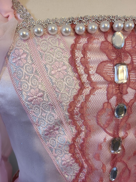 Renaissance gown, pink, lace, satin - Gem