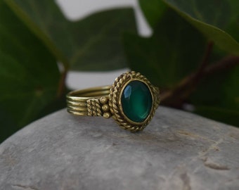 Natural Stone Gold Ring, Golden Vintage Ring, Brass Ring, Rubi Ring, Green Stone Ring, Vintage Jewelry, Boho Women's Ring