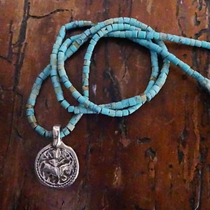 Vintage turquoise koraal en zilveren ketting, choker met zilveren hanger, beschermende amulet hanger, spirituele yoga sieraden, meisje cadeau