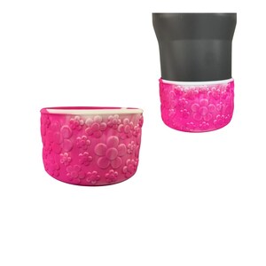 Pink Daisy Tumbler Boot: Anti-Slip Silicone Sleeve (2.8-2.95&quot; Base)