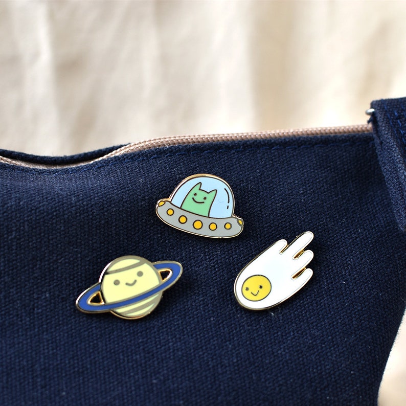 Saturnday Hard enamel pin image 5