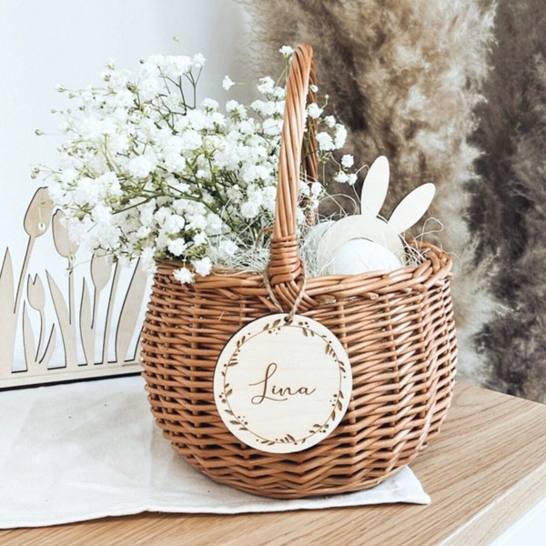 Geschenkkorb | Osterkörbchen mit Namensanhänger personalisiert | Blumenmädchen | Blumenkorb | Geschenkidee Ostern | Anhänger mit Name | Holz