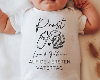 Prost 1. Vatertag Geschenk | Personalisierter Baby Body | Vatertagsgeschenk | Papa | Strampler | T-shirt | Überraschungs Outfit | Papa Sohn