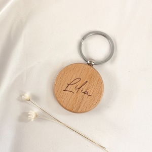 Personalisierter Schlüsselanhänger aus Holz mit Gravur | Kleines Geschenk | Oma | Mama | Frau | Freundin | Weihnachten Wichteln | Vilive