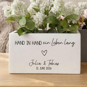 Personalisiertes Hochzeitsgeschenk Ehepaar Blumentopf Name Datum | Braut Übertopf Geldgeschenk Idee individuell | Standesamt | Hand in Hand