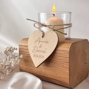 Personlig bröllopspresent i trä med hjärthänge | Presentidé till bruden och brudgummen | Blomvas | Ljusstake | Idé för värmeljusstake