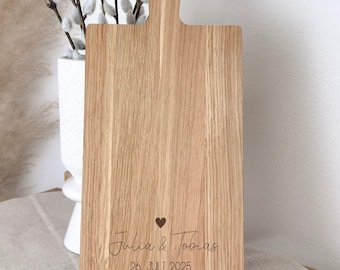 Gepersonaliseerde snijplank als huwelijksgeschenk | Gravure met namen en datum | Verloving, housewarming, bruid en bruidegroom | Eikenhout | Cadeau-idee voor een geldbedrag