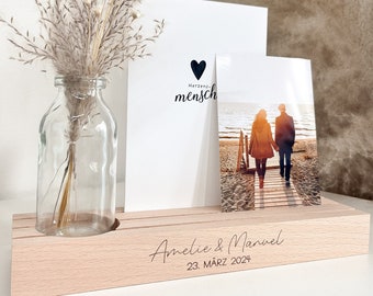 Personalisiertes Geschenk Hochzeit | Großer Kartenständer | Fotoständer | Geldgeschenk Brautpaar Individuell mit Gravur | Blumen Kerze Paar