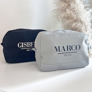 Kulturtasche Geschenk Mann | Personalisiert mit Initial und Name | Geschenkidee Männer | Kulturbeutel | Freund | Bruder | Weihnachten | Opa