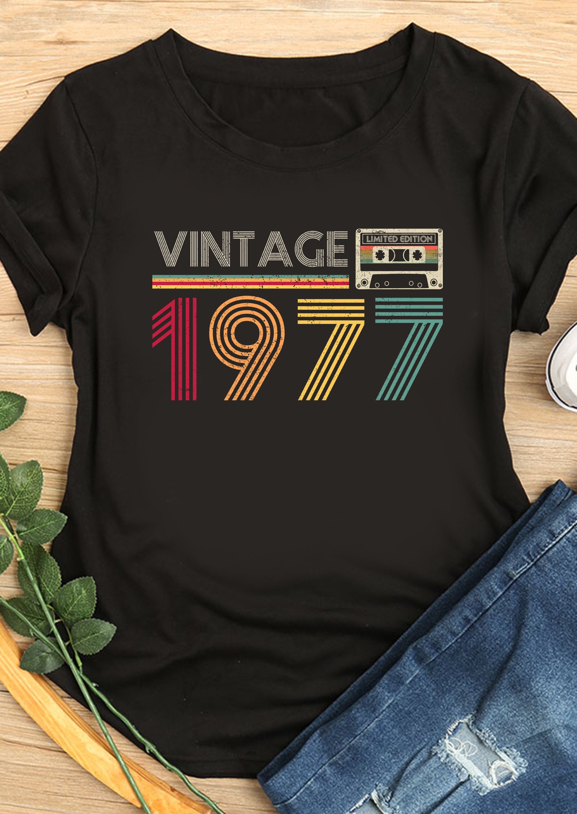 Father's Day Gift for men. Classic Car 1977 t-shirt 44th Birthday Shirt Born In 1977 Vintage 1977 44th Birthday Gift 1977 birthday