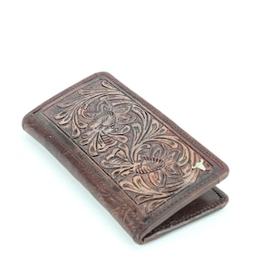 Cartera de rodeo estilo western con filigrana floral de cuero repujado, moderna cartera grande estilo western de dos pliegues, accesorio de cuero marrón con caja de regalo.