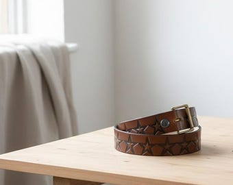 手作業で仕上げたブラウンレザーのスターベルト：ウエスタンファッションアクセサリー