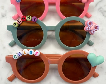 Óculos de Sol Personalizados GRÁTIS com Nome (até 6 letras) para Meninas - Lembrancinha Perfeita para Festas