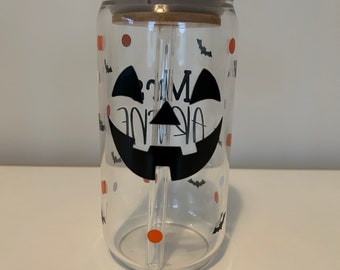 Caneca de vidro personalizável de Halloween, ótima para presentear professores.
