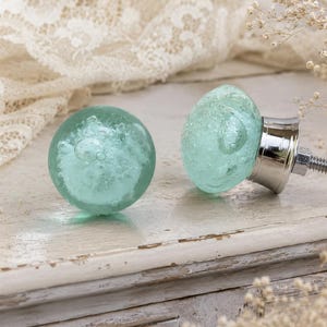 Kastknoppen zeegroen glas, vintage stijl ladeknoppen, knoppen aquaglas, meubelknoppen voor dressoir keukenkast, up-cycle hardware