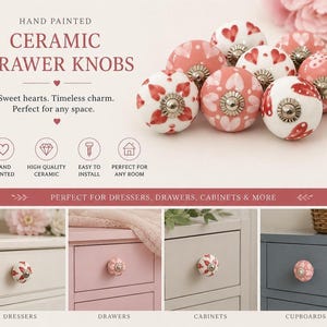 Puede incluir: Pomos de cajón de cerámica pintados a mano con diseños de corazones y flores en rojo y rosa. Los pomos se muestran en cómodas, cajones, armarios y alacenas. El texto dice: "Sweet hearts. Timeless charm. Perfect for any space."