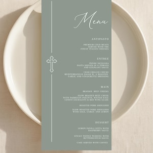 Op de afbeelding: Een menukaart met een saliegroene achtergrond, met een wit kruis en elegant schrift. Het menu bevat antipasto, voorgerechten, hoofdgerechten en desserts, waaronder gestoofde runderwangen.