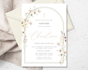 Puede incluir: Una invitación de bautismo floral con un arco dorado y el texto "Por favor, únase a nosotros para el bautismo de nuestra hija Christina. Domingo 15 de enero de 2024 Iglesia Católica Santa a las 10:00 a. m. 123 Ciudad, Ciudad, Estado Celebración posterior Los eventos Peppertree 123 Ciudad, Ciudad, Estado RSVP 10 de mayo de 2022 a Jenny 123.456.789"